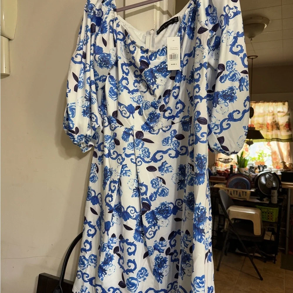 Off-Shoulder Blue and White Dress - Picture 2 of 4